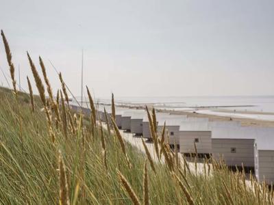 Thumbnail 4 van Strandhuisjes Julianadorp